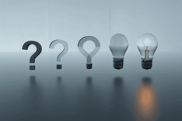 Lightbulb evolution from question mark to glowing idea, showing stages of problem-solving and creativity through